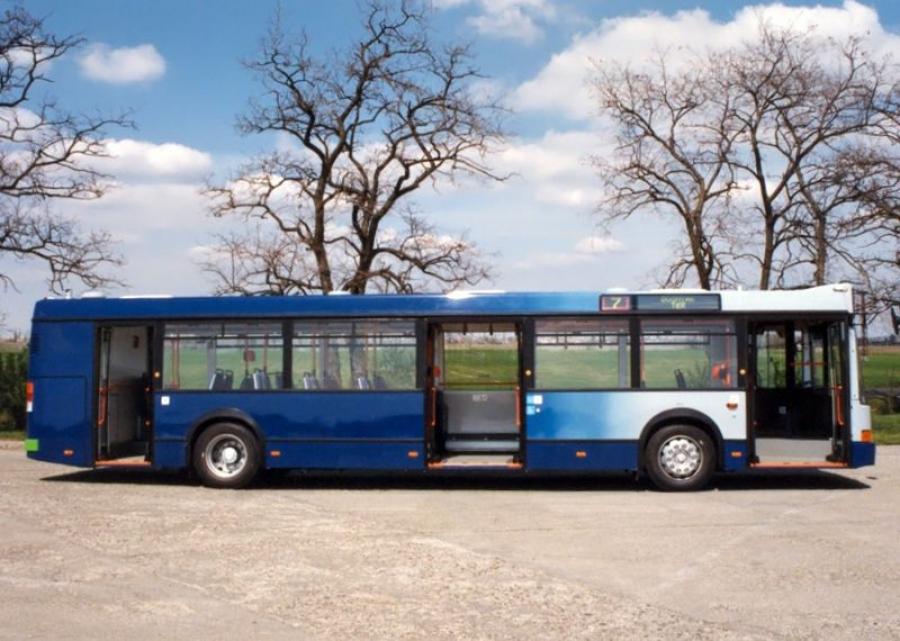  Ikarus 412 1996 года  (фото 10 из 13)